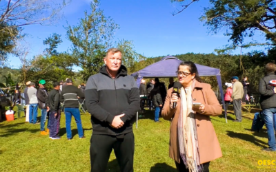 Vereador Rodemar Kussler comenta inauguração do calçamento na Linha Praia Verde.