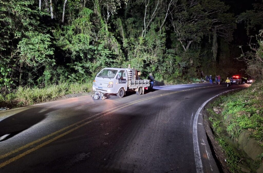 Motocicleta de Palmitos se envolve em colisão fatal com caminhão de Chapecó