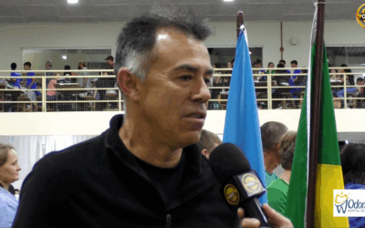 Emoção em Palmitos: Ídolo do Futsal, Dyego, Recebe Homenagem e Inspira Nova Geração