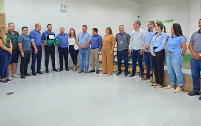 Prefeita de Palmitos prestigia troca de gerência na Sicredi Conexão