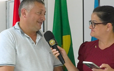 Palmitos entrega veículo, apoia o agro e anuncia Centenário