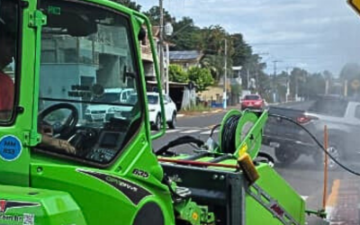 Serviços Urbanos intensificam limpeza e manutenção com máquina multiuso