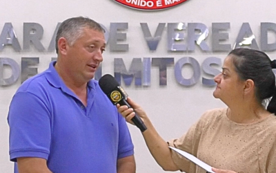 Câmara de Palmitos aprova demandas e presidente homenageia mulheres