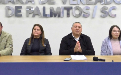 Presidente do Legislativo, Elcio Demossi, destaca união política e desenvolvimento em coletiva de imprensa